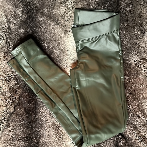 Fashion nova faux leather leggings - Picture 1 of 3